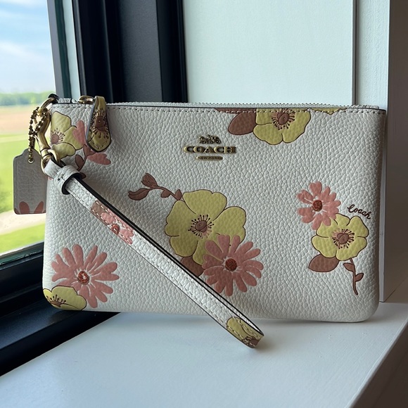 Brand NEW Small Wristlet with Floral Print - Picture 1 of 5